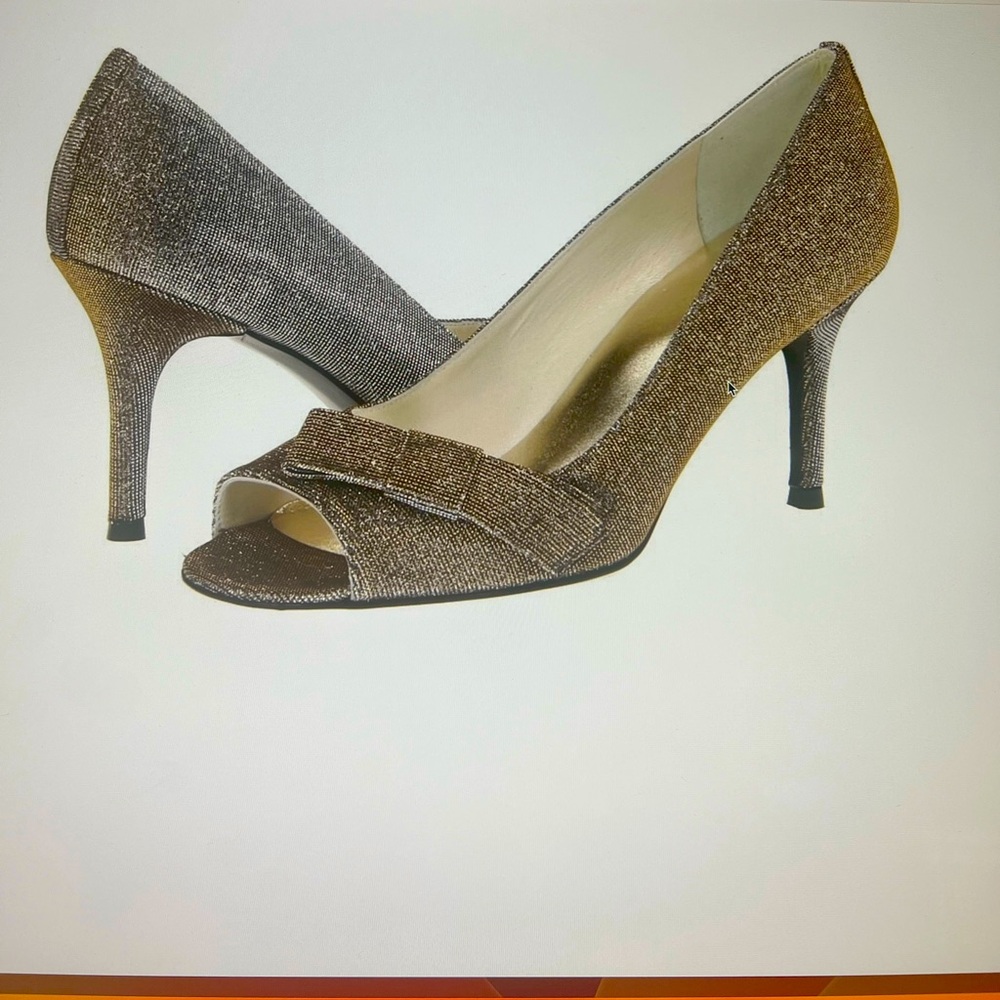 Size 9 Wide Stuart Weitzman Bowover Open Toe Pump… - image 1